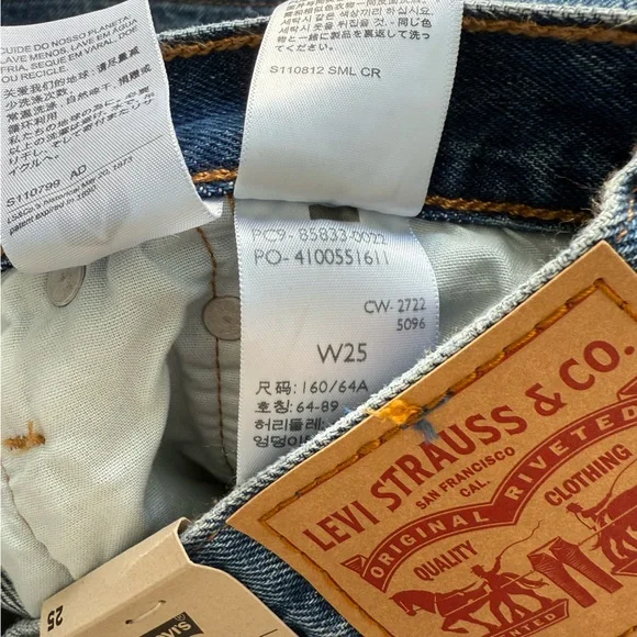 Levi’s 501 High Rise Mid Thigh Shorts - Picture 5 of 6